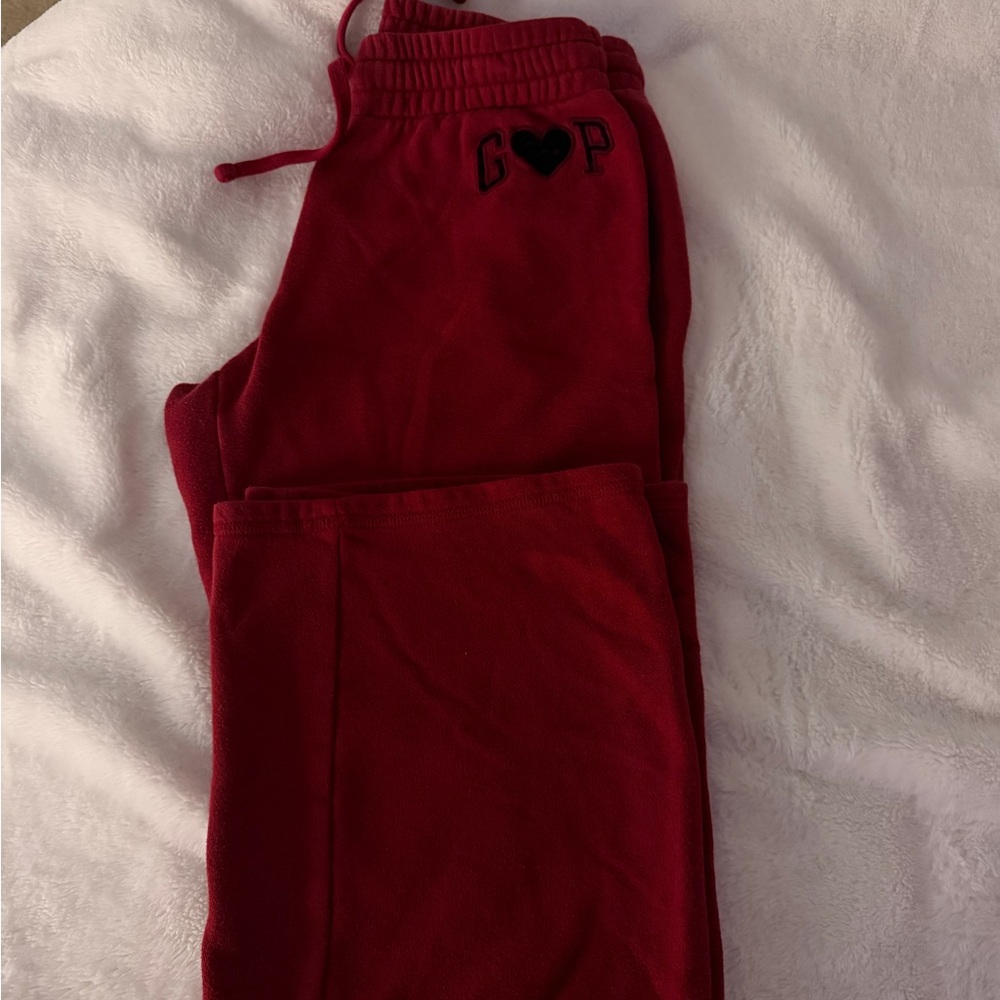 GAP women’s Cherry Red Sweatpants